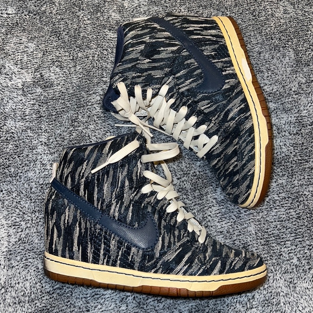 Woman’s Nike Dunks